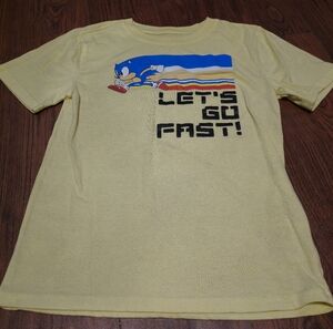 Yellow Sonic the hedgehog shirt size 10/12